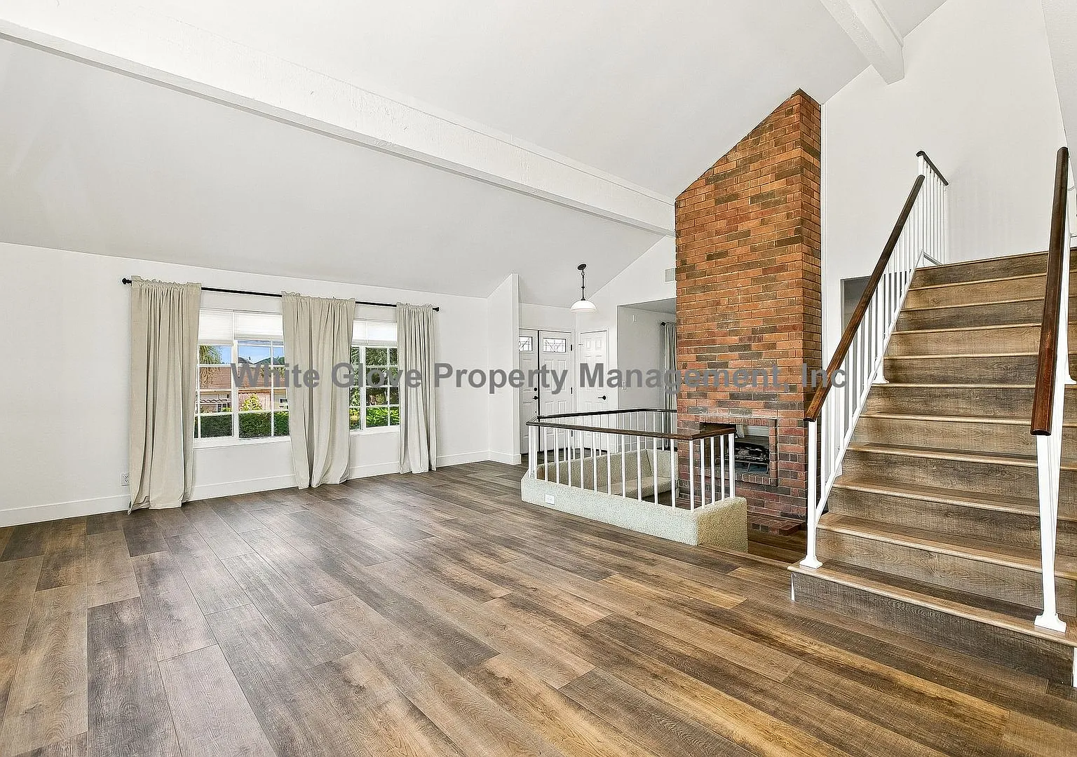 4-Bedroom Anaheim Hills Home with Loft, Pool, Spa & 3-Car Garage — Photo 4