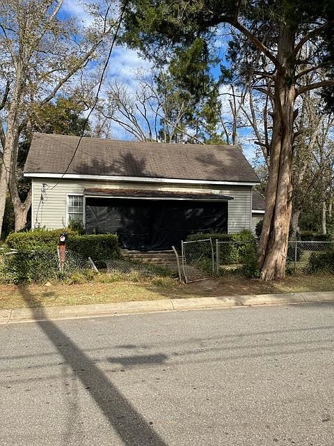 1st image of 848 1st Ave SE