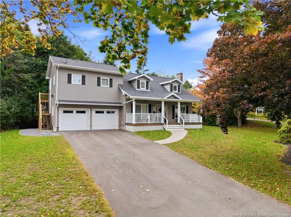 44 Burnham Ct, Fredericton, NB E3B 5T7