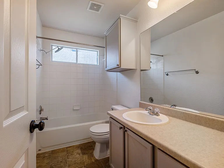 2208 Melissa Oaks Ln — Photo 18