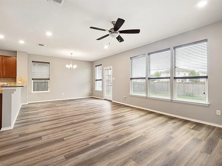 12401 Franklin D Roosevelt St — Photo 14