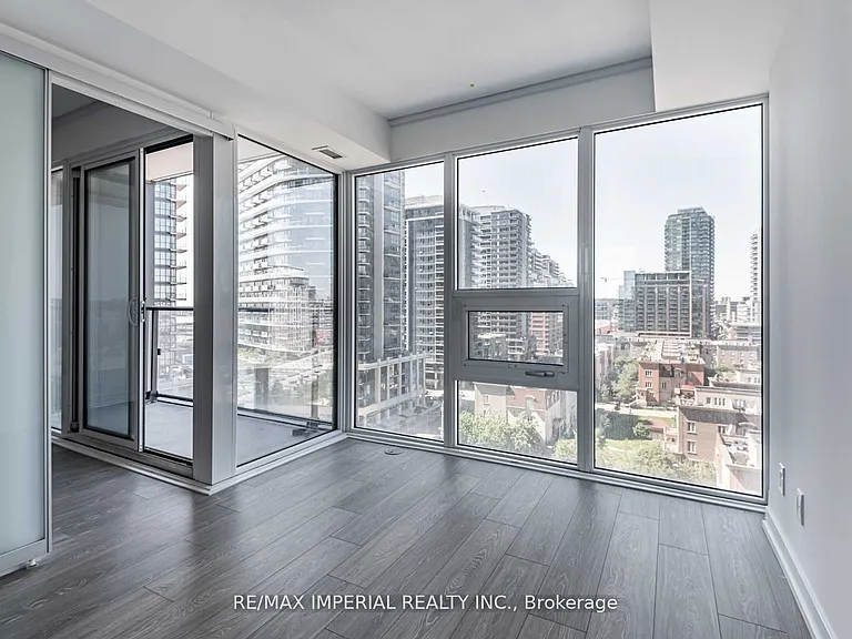 19 Western Battery Rd #2211 — Photo 14