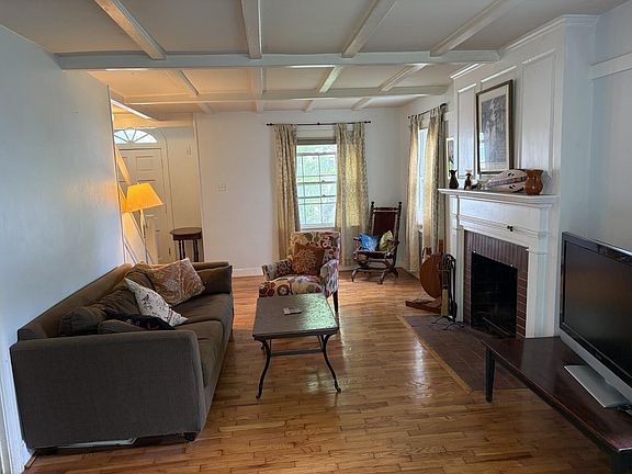 3rd image of 114 Beechwood Ave