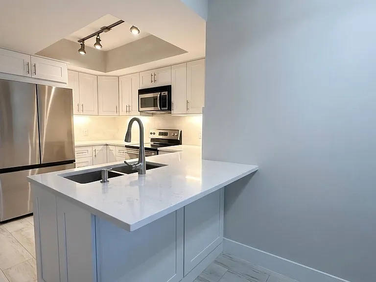 403 S Sapodilla Ave #502 — Photo 3