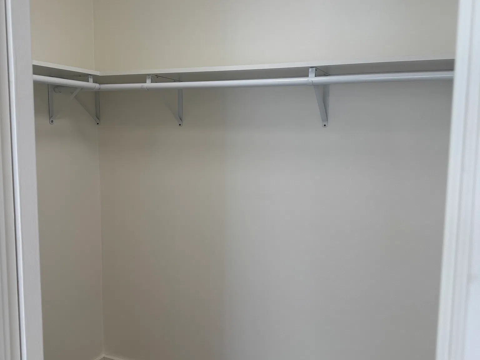 Studio, 200 sqft, $1,800 — Photo 4