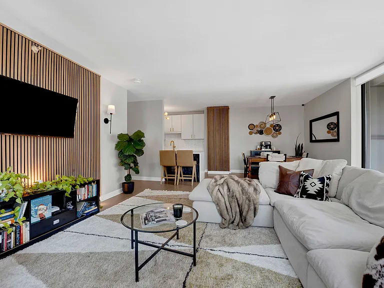 630 N State St #2208 — Photo 8