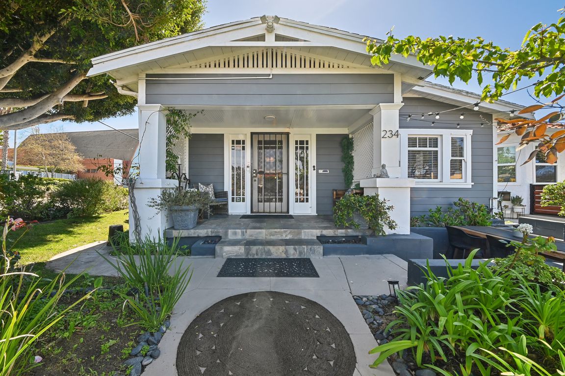 1107 S Pacific Coast Hwy-002