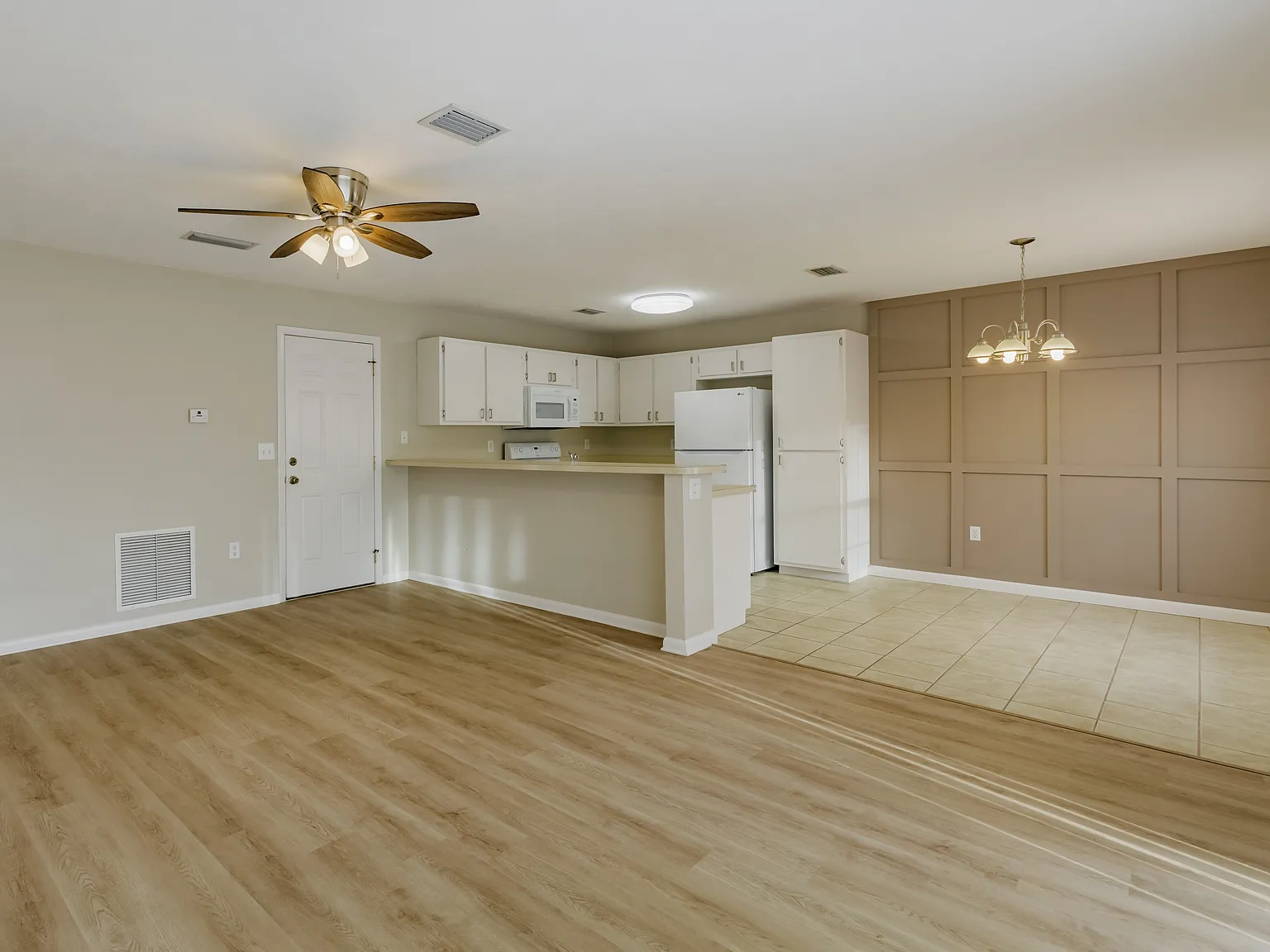 6375 NW 109th PL - 4 — Photo 2
