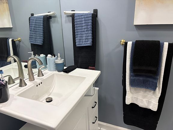 3rd image of 216 Bay Village Dr #216