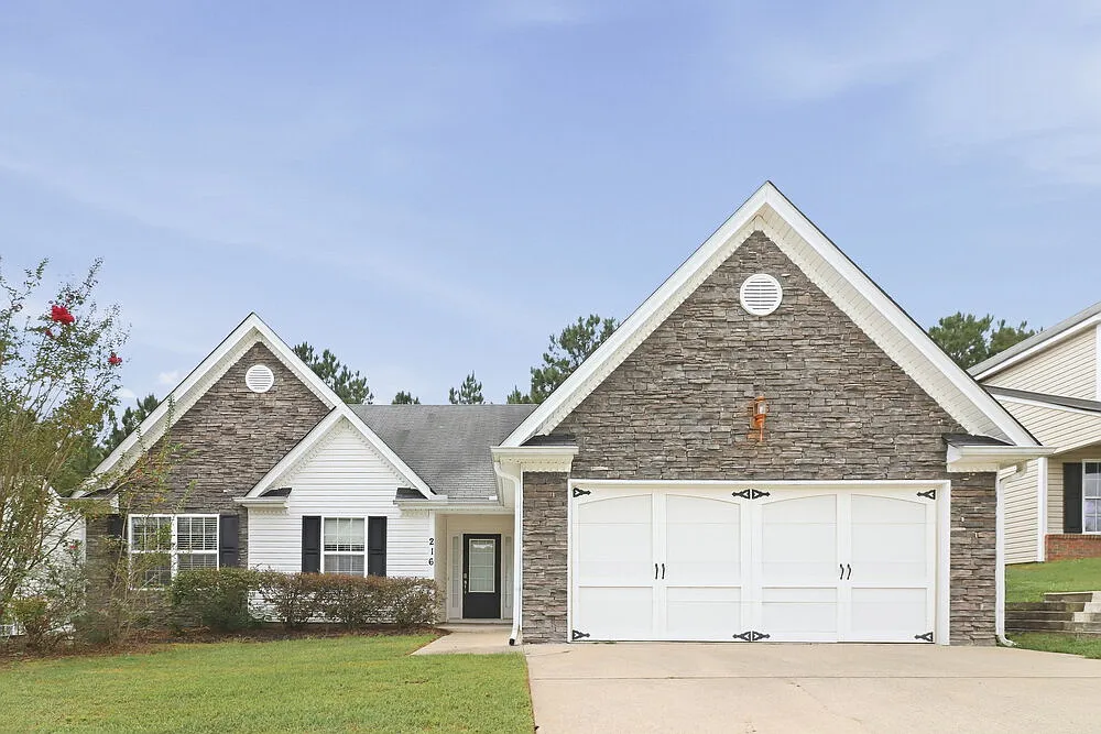 3 bed, 2.0 bath, 1576 sqft, $1,790 — Photo 1