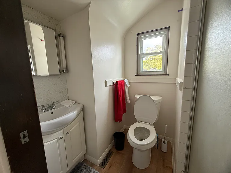 1813 Broadway St — Photo 9