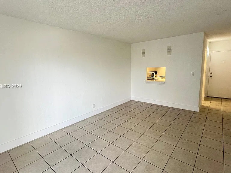4550 NW 9th St #612E — Photo 2