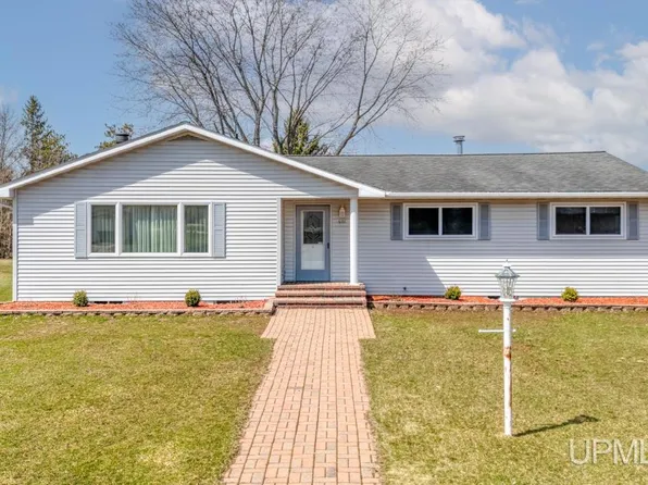 601 Kennedy Rd, Iron Mountain, MI 49801