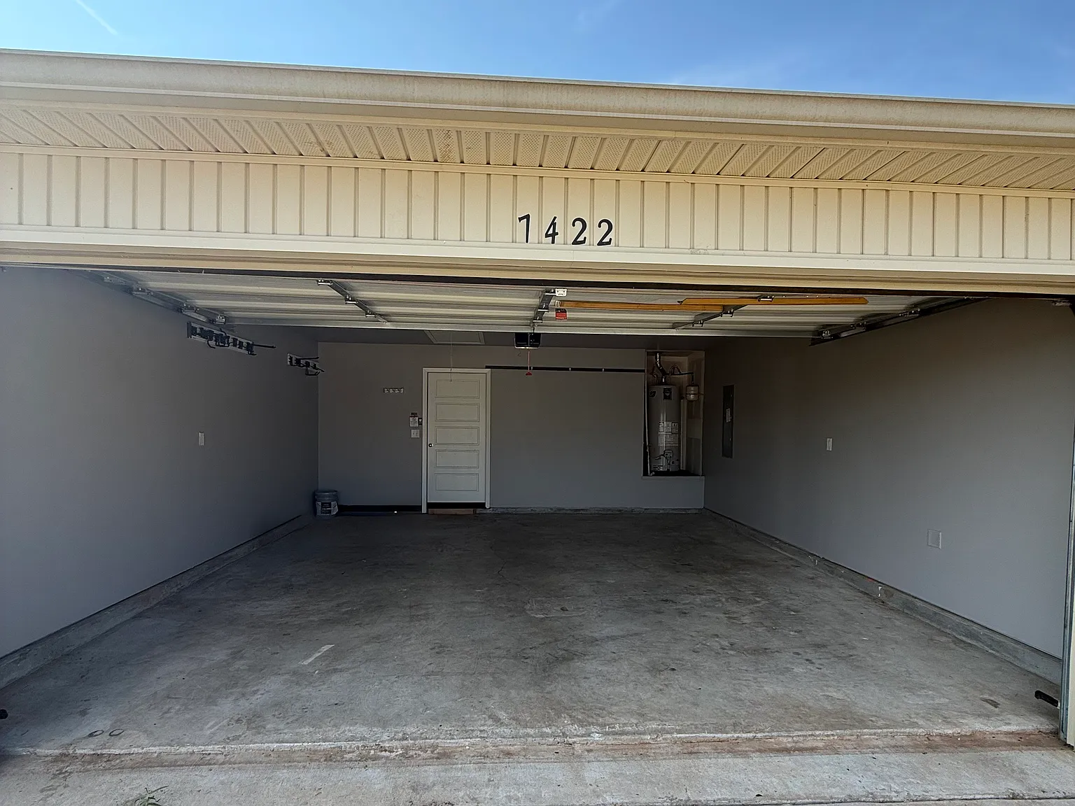 4 bed, 2028 sqft, $2,099 — Photo 2