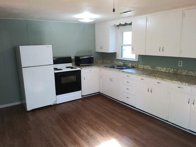 2nd image of 419 N Center St