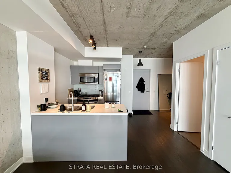 1201 Dundas St E #606 — Photo 3