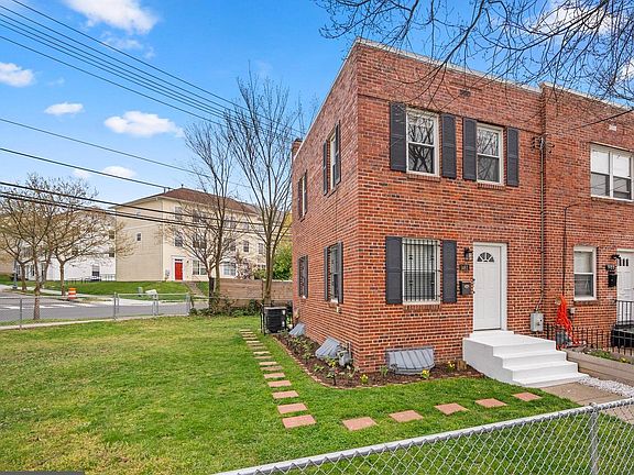 2nd image of 1461 Congress Pl SE