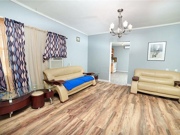3rd image of 6621 Valero Ln