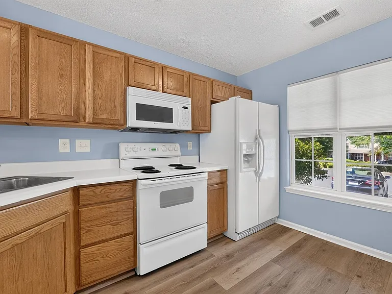 204 Butler Pl — Photo 8