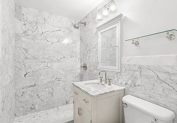 5th image of 625 Main St APT 833