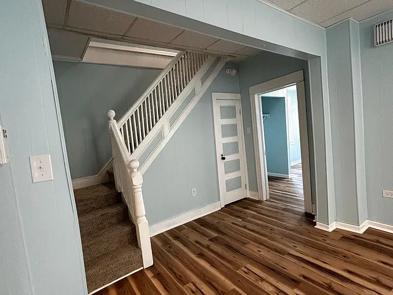 305 Jackson St — Photo 34