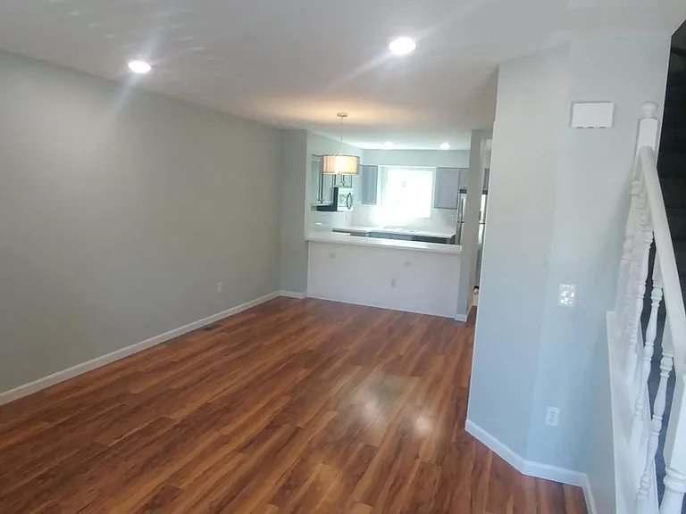 31 Evergreen St — Photo 3