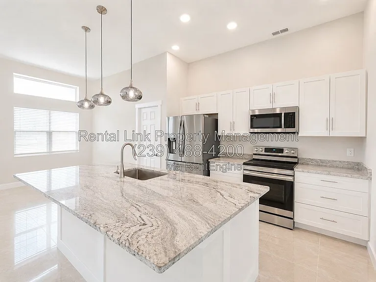 2116 NE 22nd Ave — Photo 9