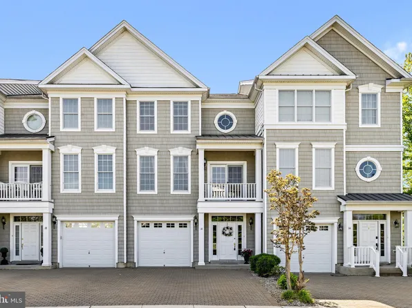 16 Crane Ct, Manahawkin, NJ 08050