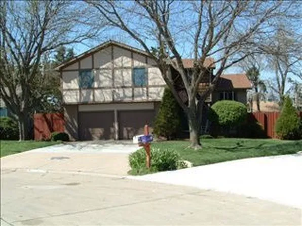 2112 Farmingdale Ct, Manhattan, KS 66503