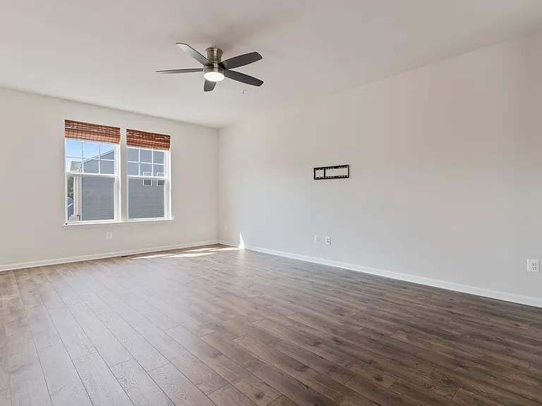 44042 Eucalyptus Way — Photo 2