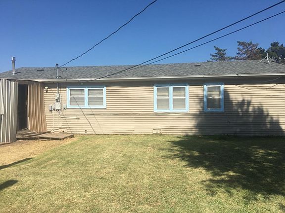 2nd image of 810 N Roosevelt Ave