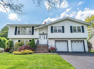749 Walnut St, Paramus, NJ 07652