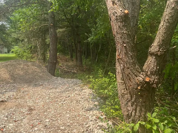 1135 N Baldwin Rd, Oxford, MI 48371