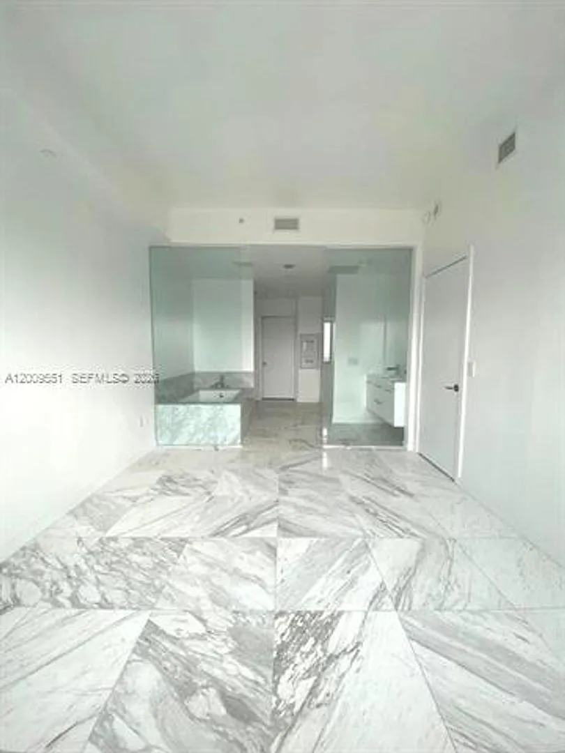 Building Photo - 480 NE 31st St #2403