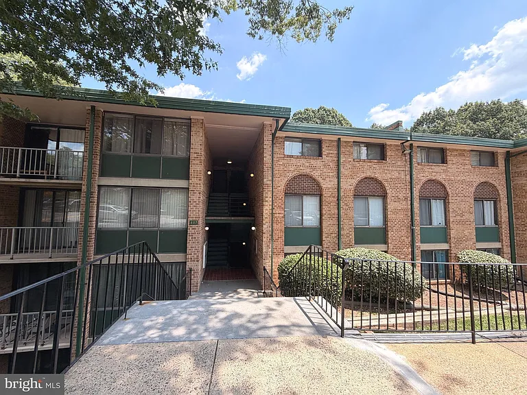 487 N Armistead St #203 — Photo 2