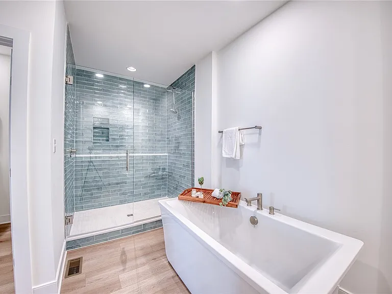 304 Highbridge Ln — Photo 17