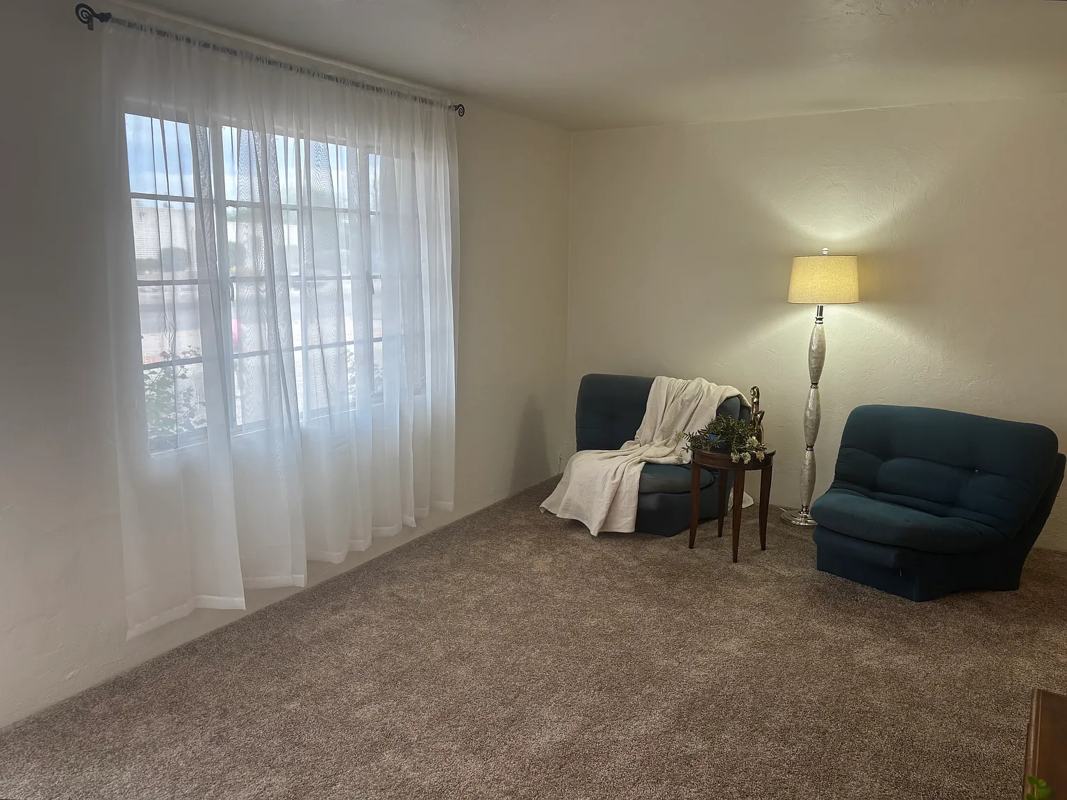 2 bed, 800 sqft, $995 — Photo 2