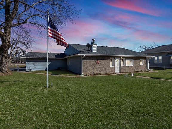 2nd image of 5890 SE Circle Dr