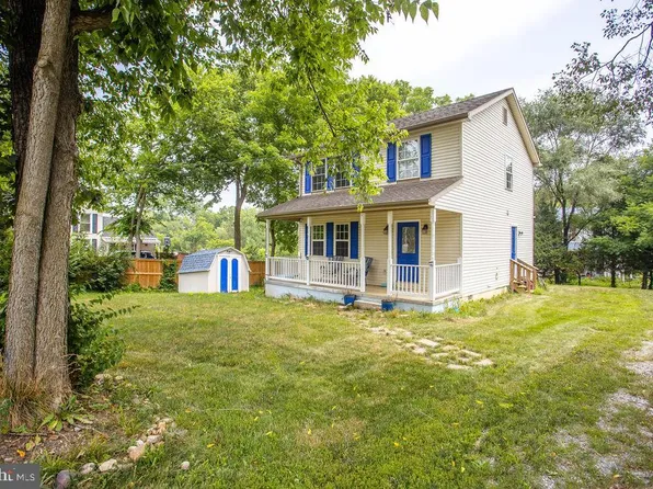 8 Whiting Ave, Boyce, VA 22620