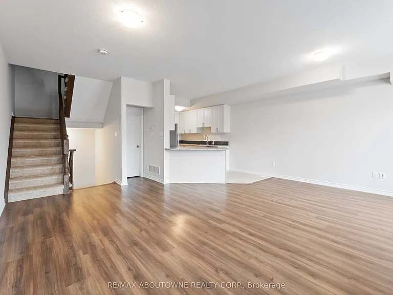 219 Dundas St E #27 — Photo 7