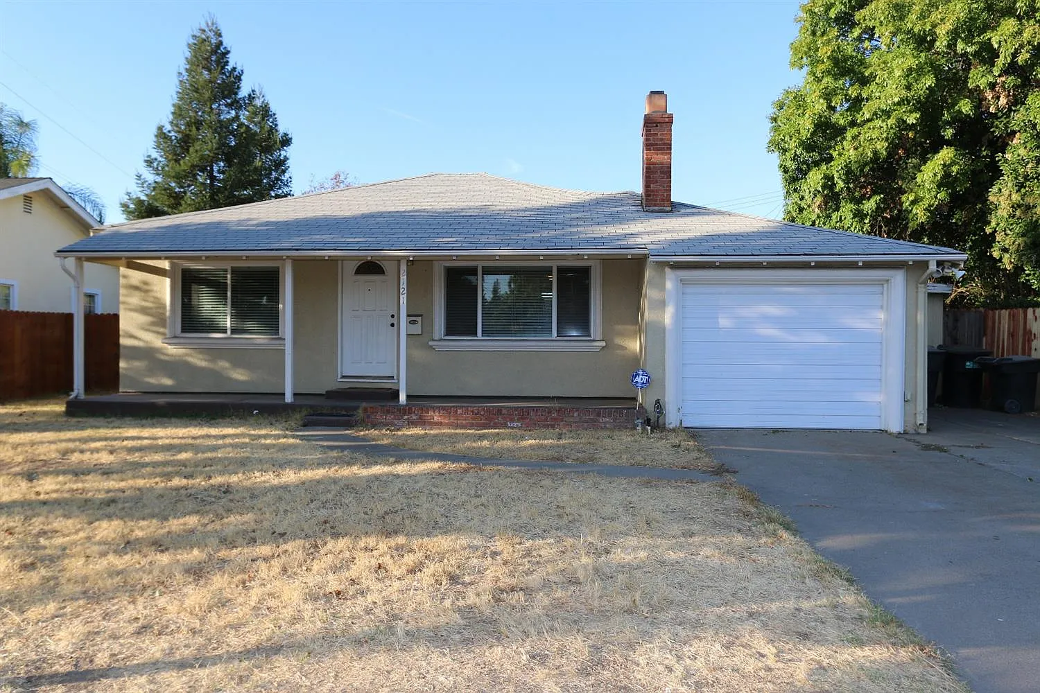 2121 Delma Way photo 1