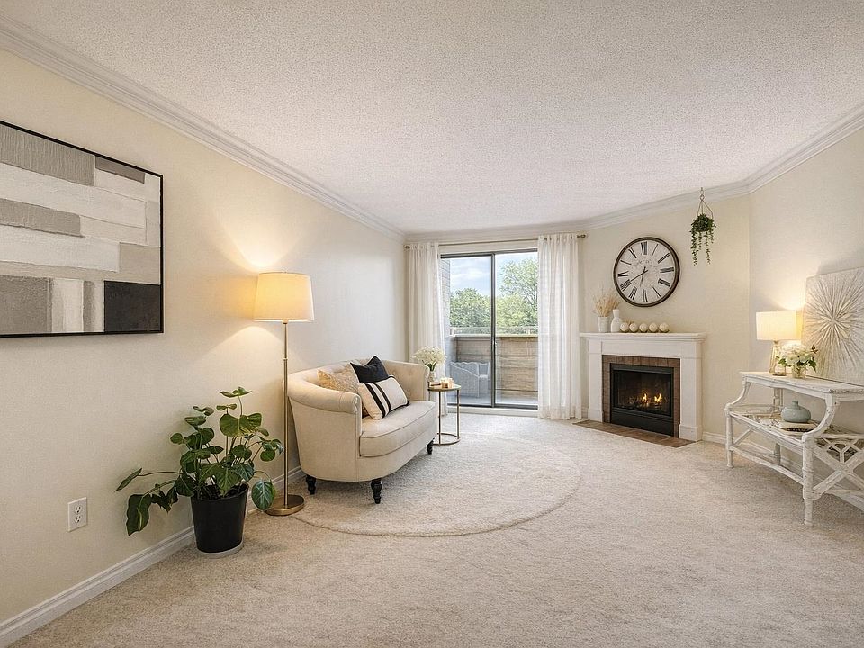 1st image of 615 North Rd #312