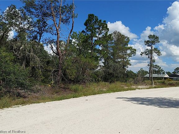 3rd image of 475 Lake Helen Dr