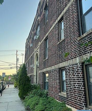 3rd image of 400 Woodcliff Ave
