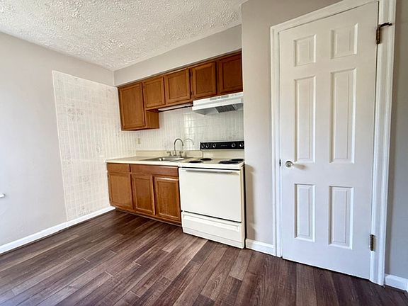3rd image of 460 Woodward Ave #8