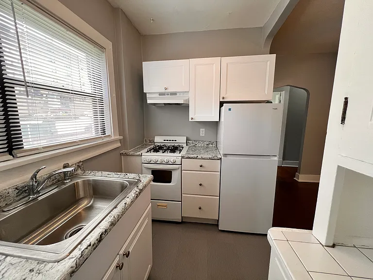 431 N Home Ave — Photo 8