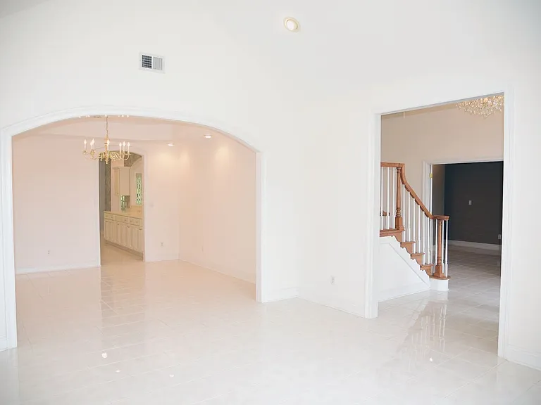 218 Windward Cv E — Photo 7