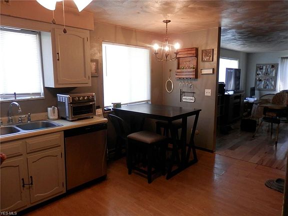 4th image of 107 Carrollton St