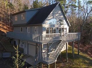 9307 Lakeside Ave, Onekama, MI 49675