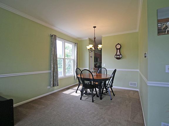 3rd image of 9895 Bedford Dr